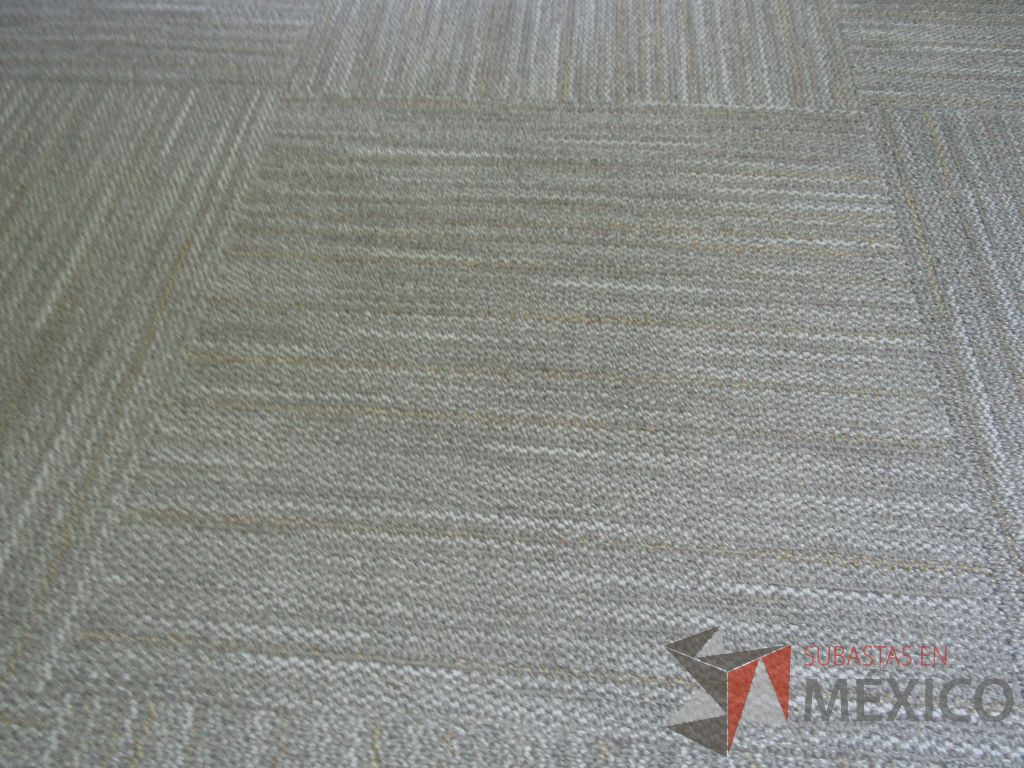 Lote 424 - Lote de alfombra modular color gris claro - Imagen 2