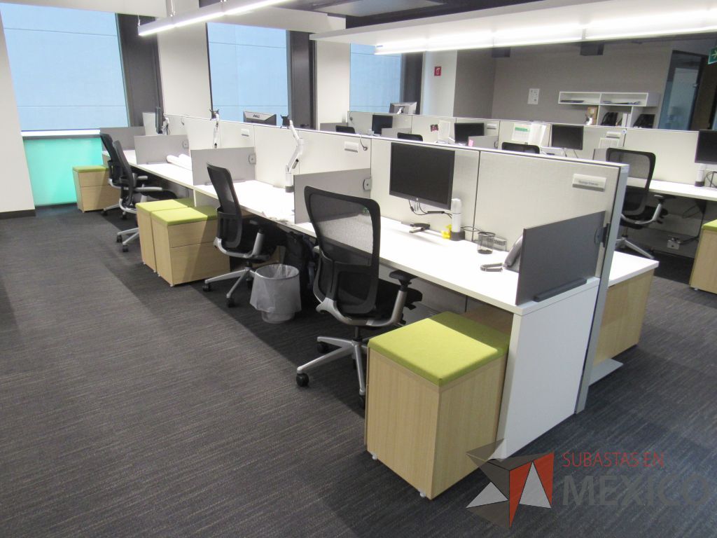 Lote 103 - Estación de trabajo para 7 personas de mampara media con 6 credenzas de 2 cajones y 1 entrepaño - Imagen 3
