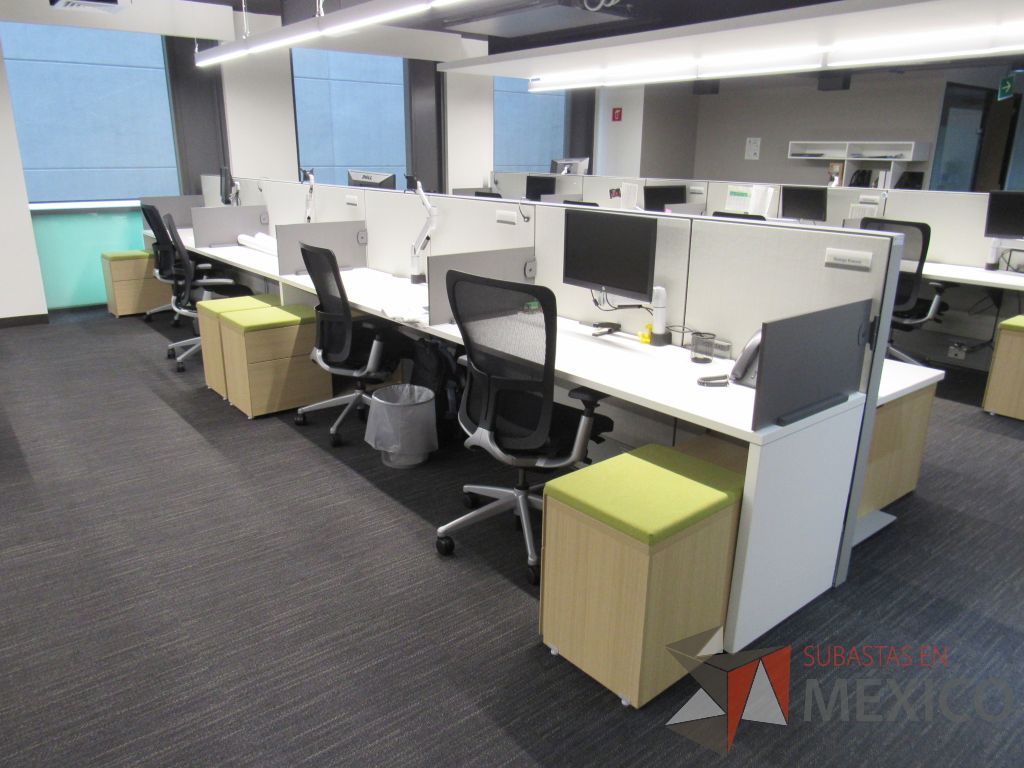 Lote 103 - Estación de trabajo para 7 personas de mampara media con 6 credenzas de 2 cajones y 1 entrepaño - Imagen 5