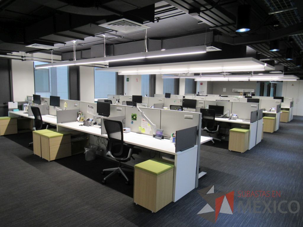 Lote 103 - Estación de trabajo para 7 personas de mampara media con 6 credenzas de 2 cajones y 1 entrepaño - Imagen 10