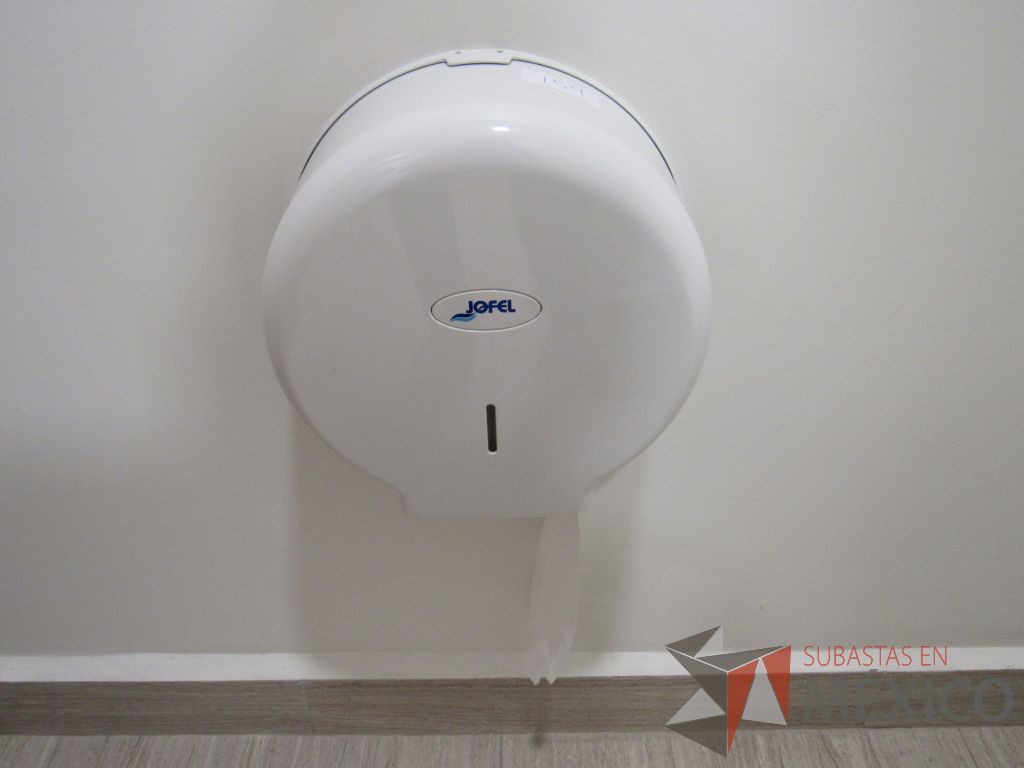 Lote 435 - 2 juegos de Mobiliario para baño ( Gabinete con lavabo, Espejo, Sanitario, Despachadores de papel) - Imagen 15