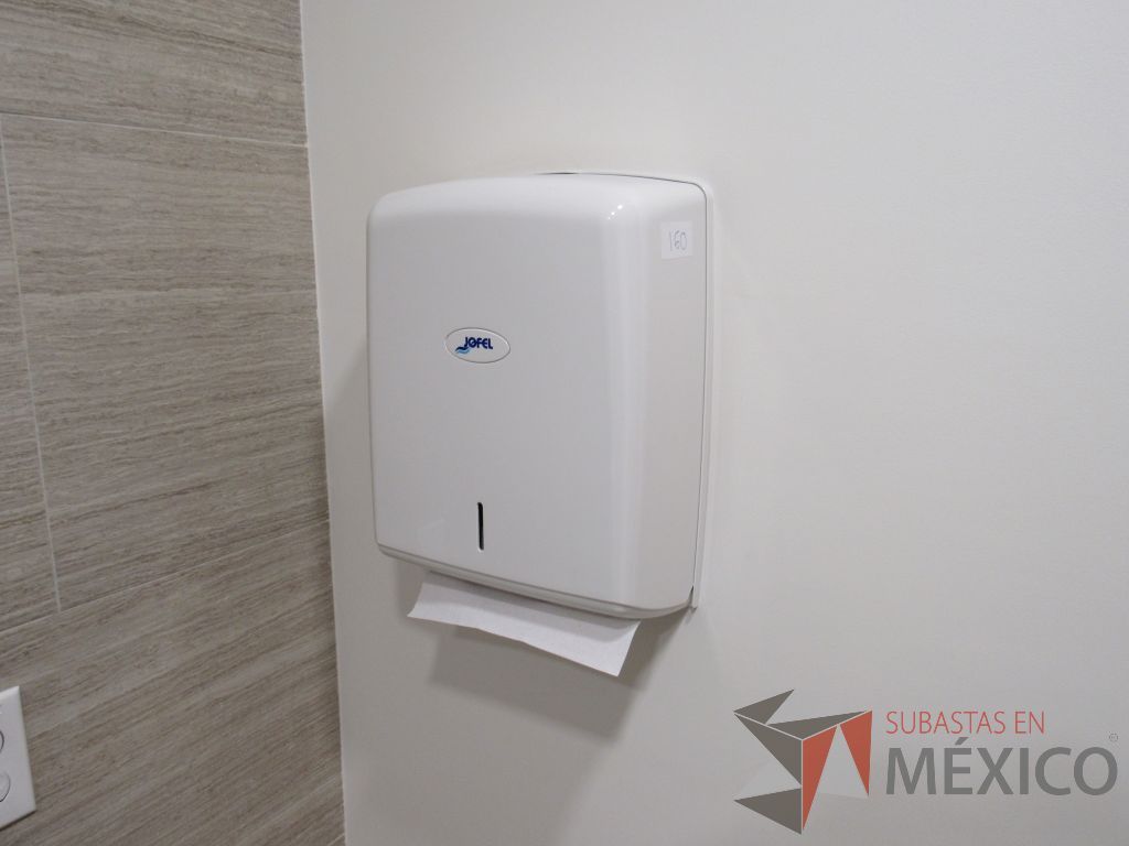 Lote 435 - 2 juegos de Mobiliario para baño ( Gabinete con lavabo, Espejo, Sanitario, Despachadores de papel) - Imagen 11