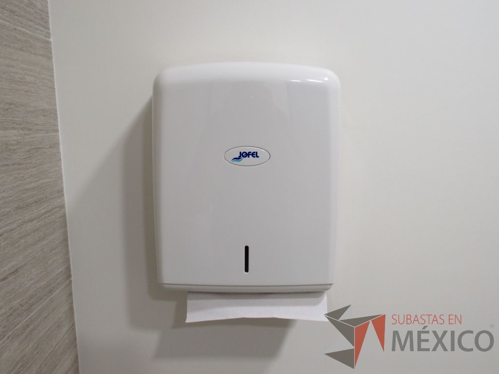 Lote 435 - 2 juegos de Mobiliario para baño ( Gabinete con lavabo, Espejo, Sanitario, Despachadores de papel) - Imagen 6