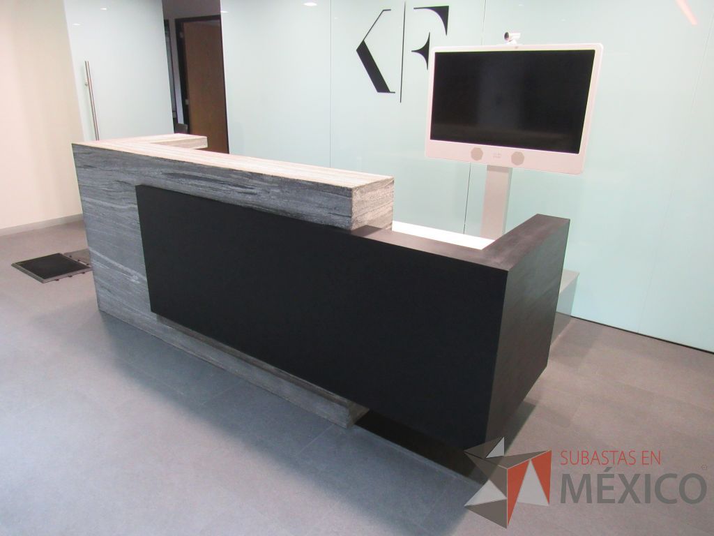 Lote 444 - Mueble de recepción con 4 cajones color blanco y repisa color gris - Imagen 4