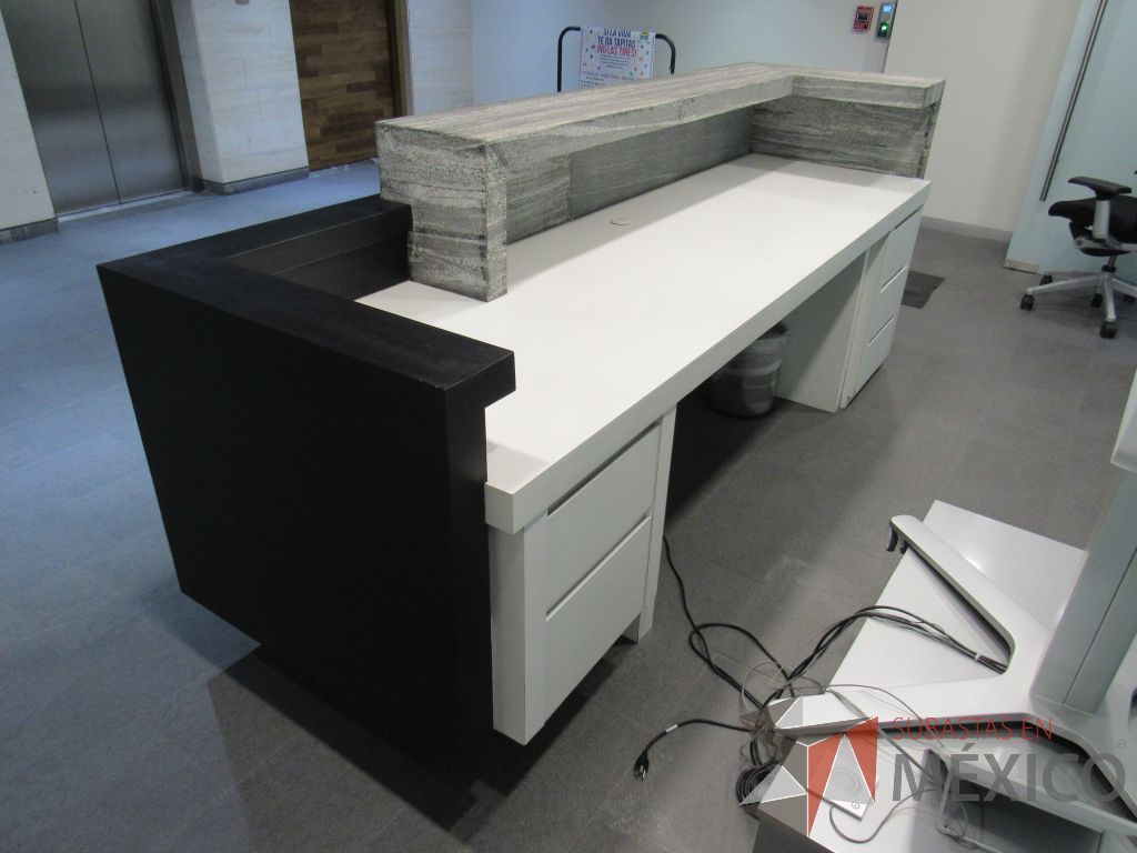 Lote 444 - Mueble de recepción con 4 cajones color blanco y repisa color gris - Imagen 2
