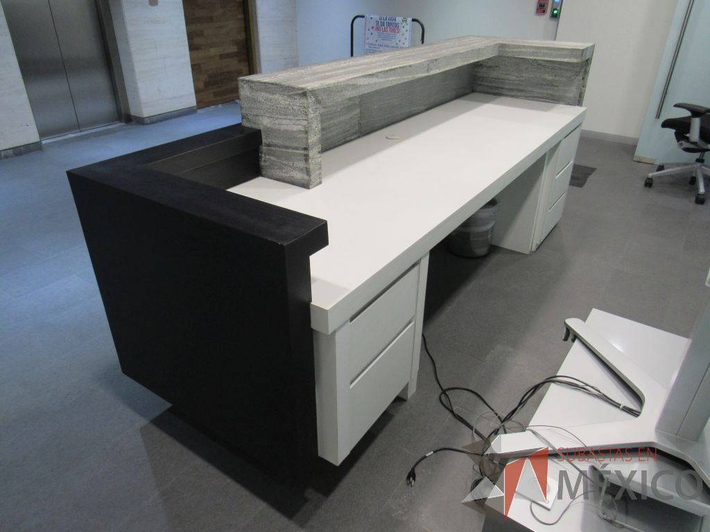 Lote 444 - Mueble de recepción con 4 cajones color blanco y repisa color gris - Imagen 12