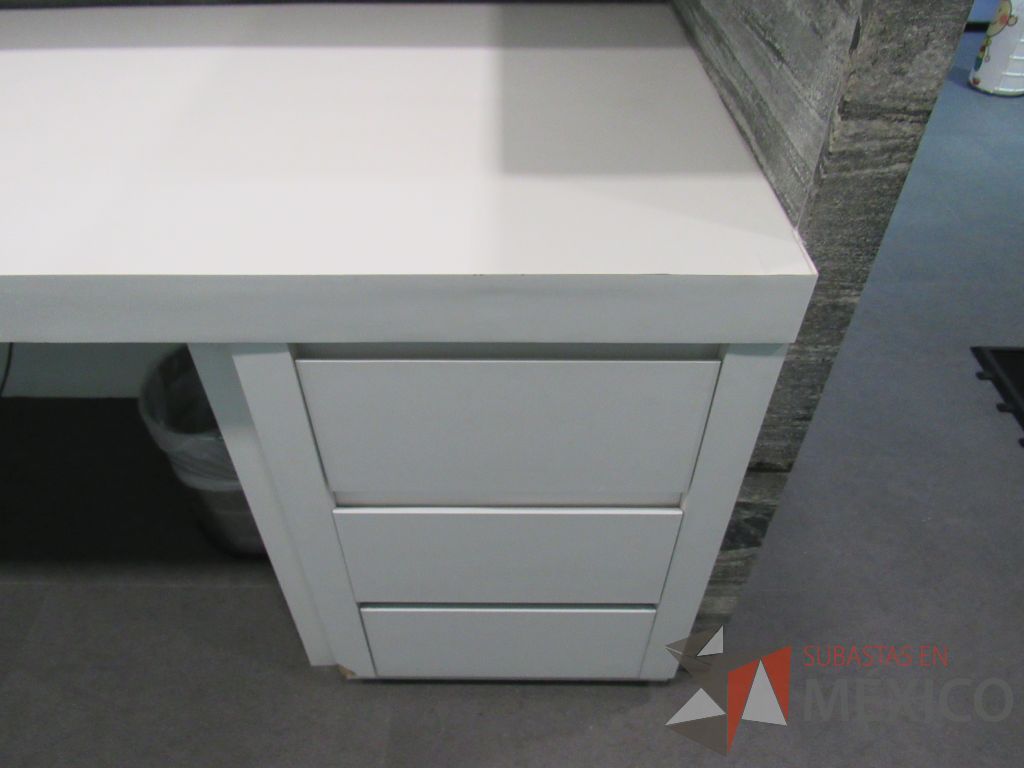 Lote 444 - Mueble de recepción con 4 cajones color blanco y repisa color gris - Imagen 9