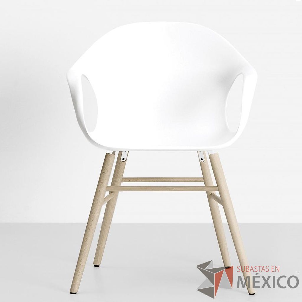 Lote 0114 - 2 Sillas Elephant Pies Madera / Blanco