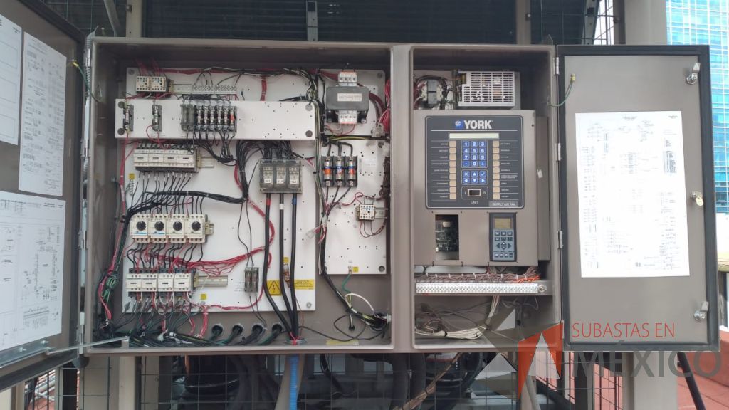 Lote 001 - Aire acondicionado YORK, Modelo: YPAL050CFC46BBDX, 50 TR, con 4 ventiladores. - Imagen 57