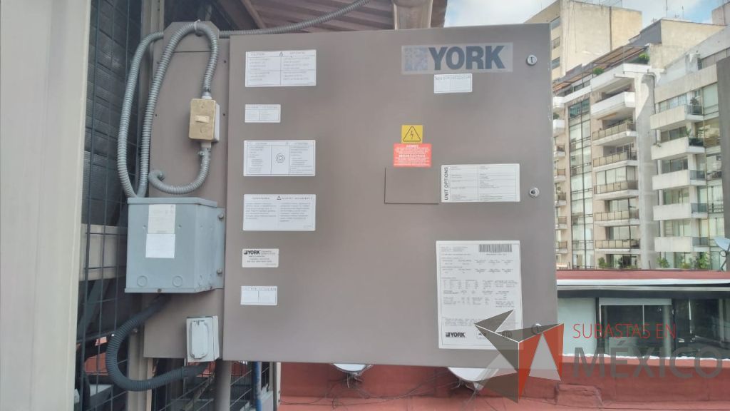 Lote 001 - Aire acondicionado YORK, Modelo: YPAL050CFC46BBDX, 50 TR, con 4 ventiladores. - Imagen 99