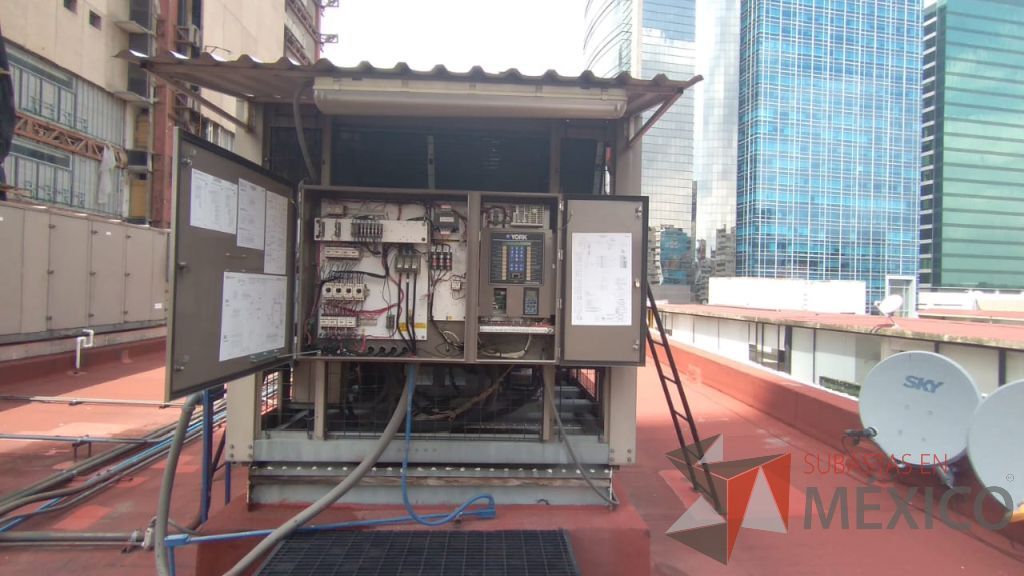 Lote 001 - Aire acondicionado YORK, Modelo: YPAL050CFC46BBDX, 50 TR, con 4 ventiladores. - Imagen 101