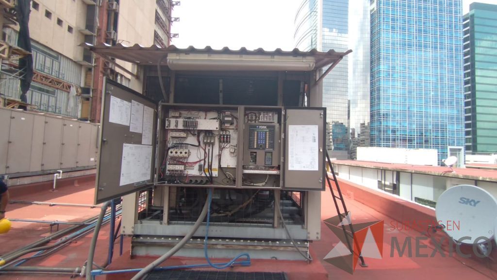 Lote 001 - Aire acondicionado YORK, Modelo: YPAL050CFC46BBDX, 50 TR, con 4 ventiladores. - Imagen 106