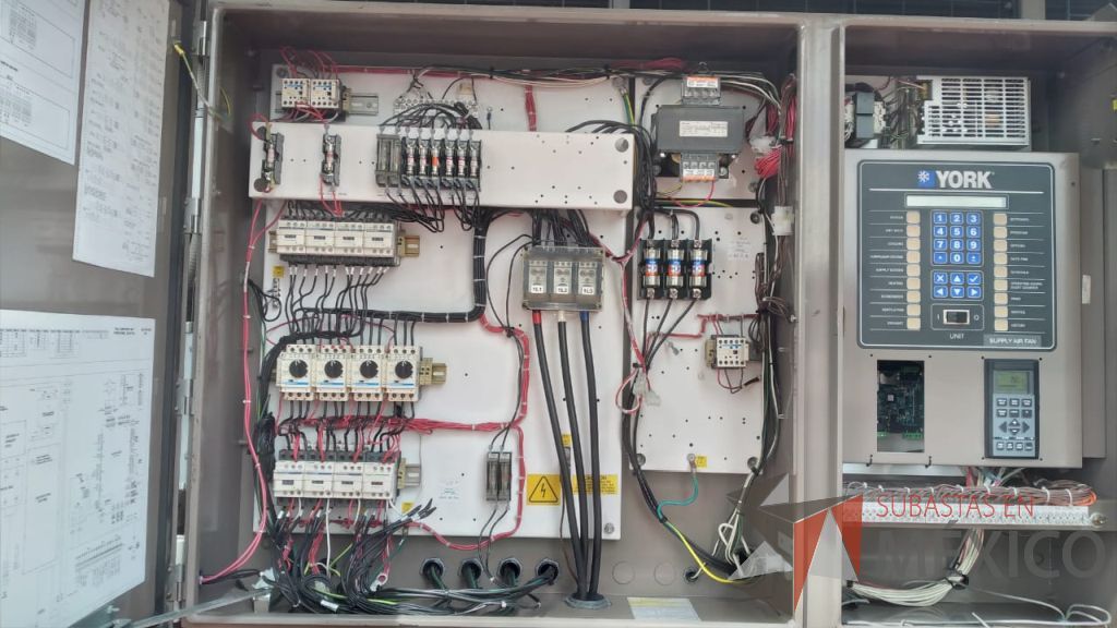 Lote 002 - Aire acondicionado YORK, Modelo: YPAL050CFC46BBDX, 50 TR, con 4 ventiladores. - Imagen 17
