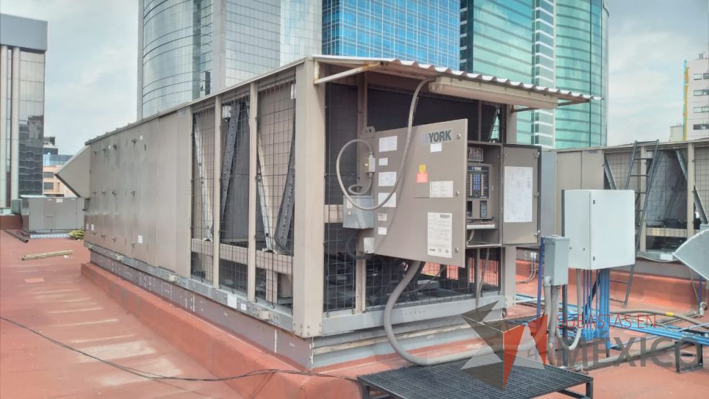 Lote 001 - Aire acondicionado YORK, Modelo: YPAL050CFC46BBDX, 50 TR, con 4 ventiladores. - Imagen 124