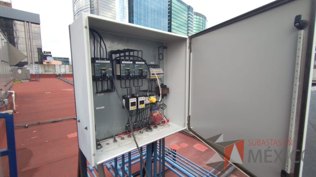 Lote 002 - Aire acondicionado YORK, Modelo: YPAL050CFC46BBDX, 50 TR, con 4 ventiladores. - Imagen 53