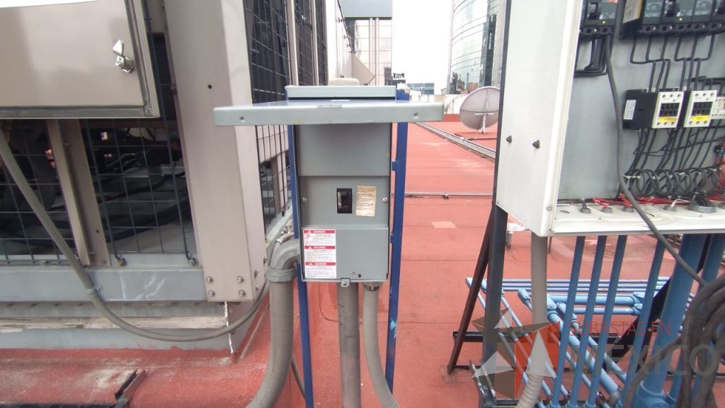 Lote 002 - Aire acondicionado YORK, Modelo: YPAL050CFC46BBDX, 50 TR, con 4 ventiladores. - Imagen 61