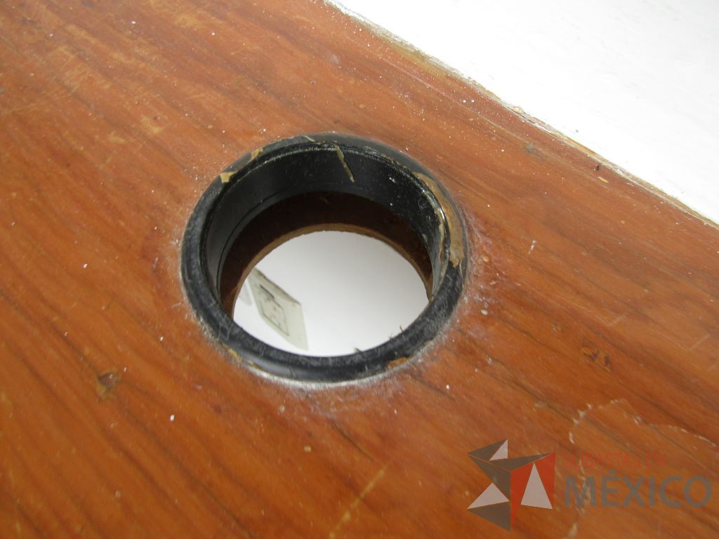 Lote 017 - Mesa de trabajo en escuadra, 1 pata metálica. (EMPOTRADA) - Imagen 5