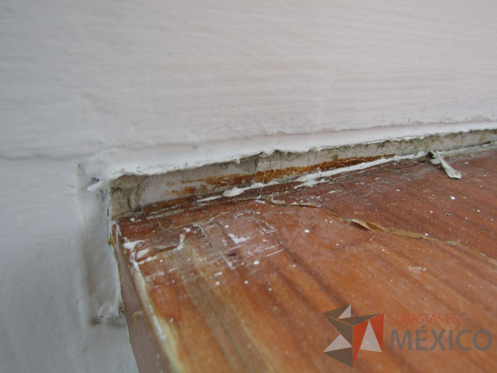 Lote 017 - Mesa de trabajo en escuadra, 1 pata metálica. (EMPOTRADA) - Imagen 9