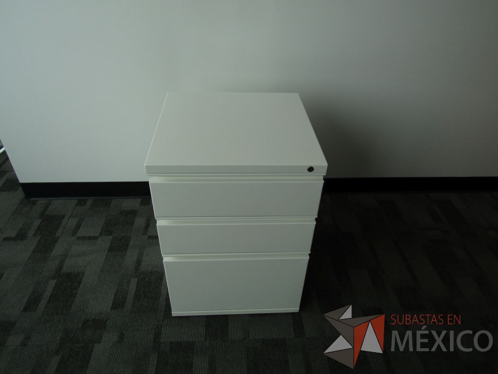 Lote 114 - Archivero vertical metálico de 3 cajones color blanco - Imagen 3
