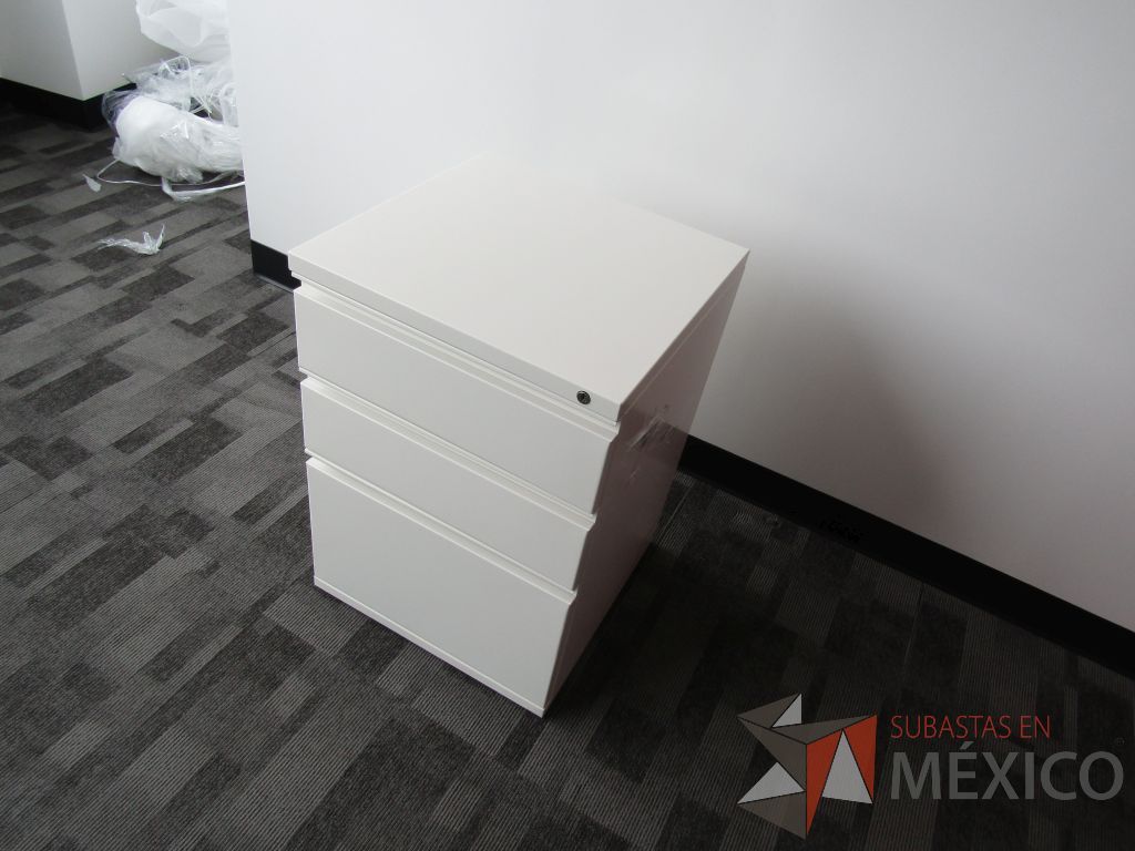 Lote 114 - Archivero vertical metálico de 3 cajones color blanco - Imagen 7