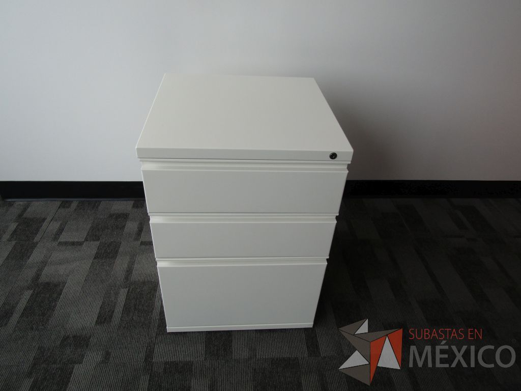 Lote 114 - Archivero vertical metálico de 3 cajones color blanco