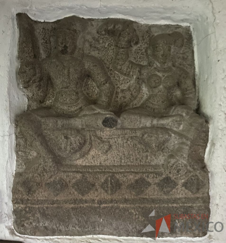 Lote 073 - "GUERRERO Y BAILARINA" - Antigüedad de la india Siglo X - Pieza de piedra