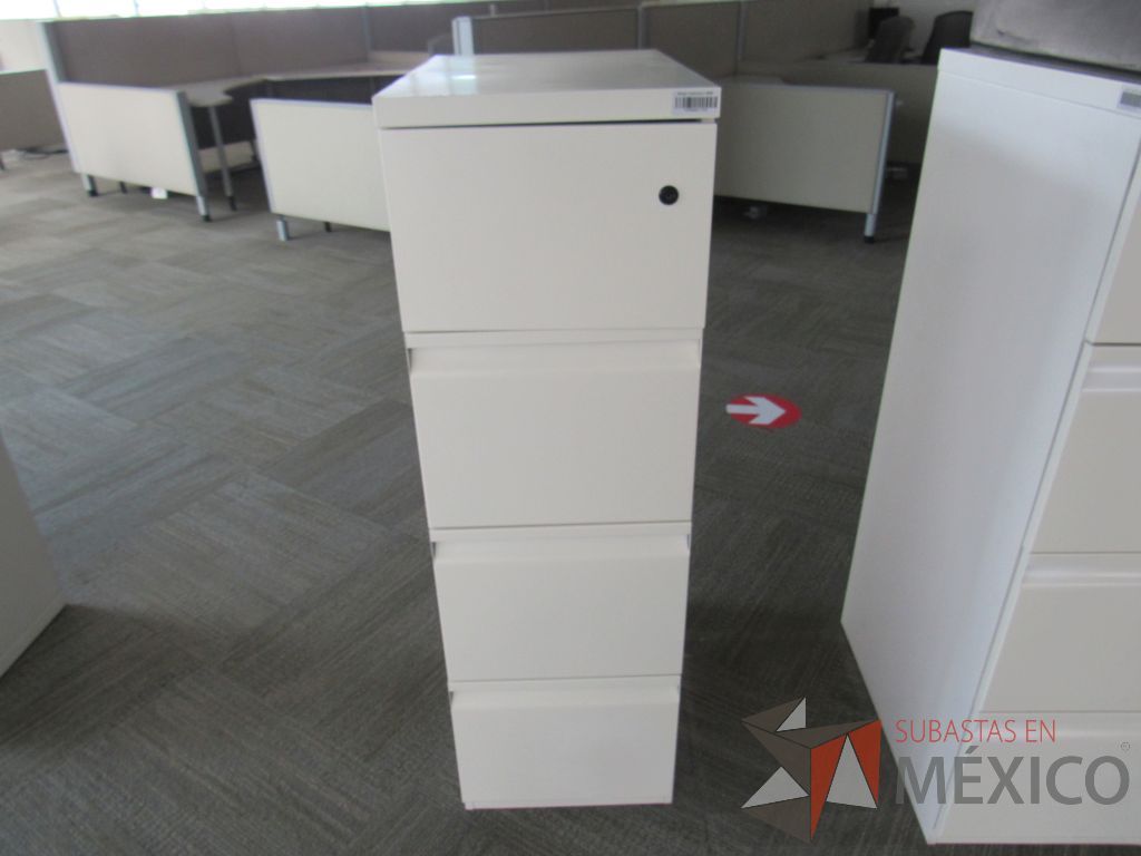 Lote 076 - Archivero metálico vertical de 3 cajones y 1 puerta color beige