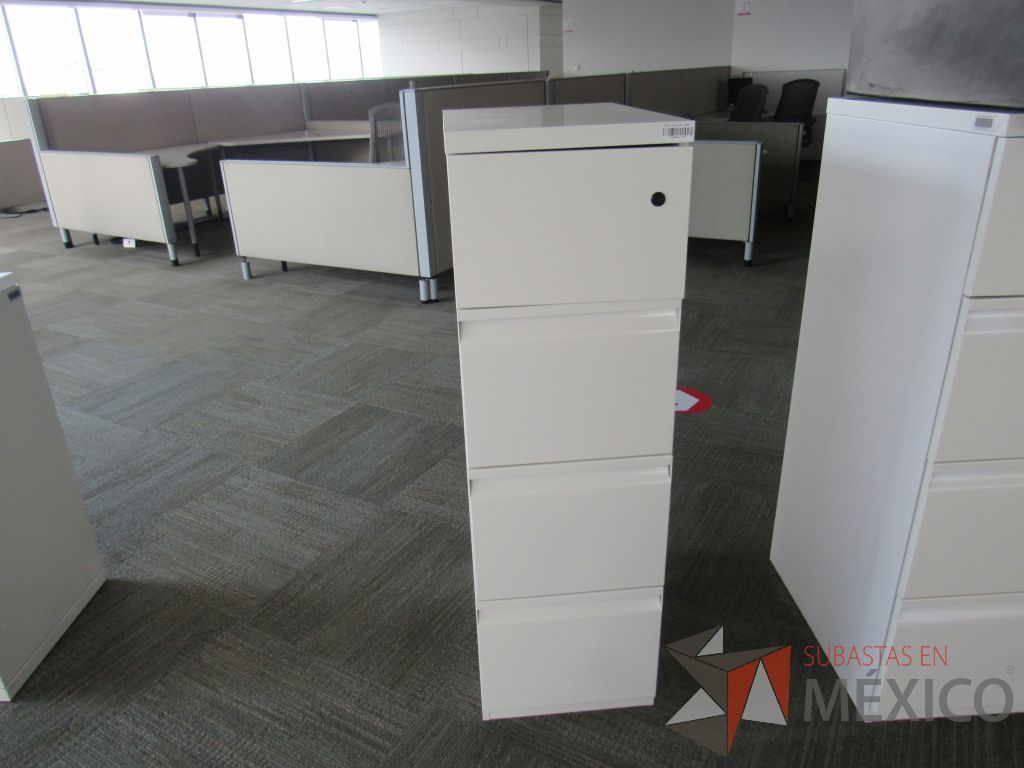 Lote 076 - Archivero metálico vertical de 3 cajones y 1 puerta color beige - Imagen 6