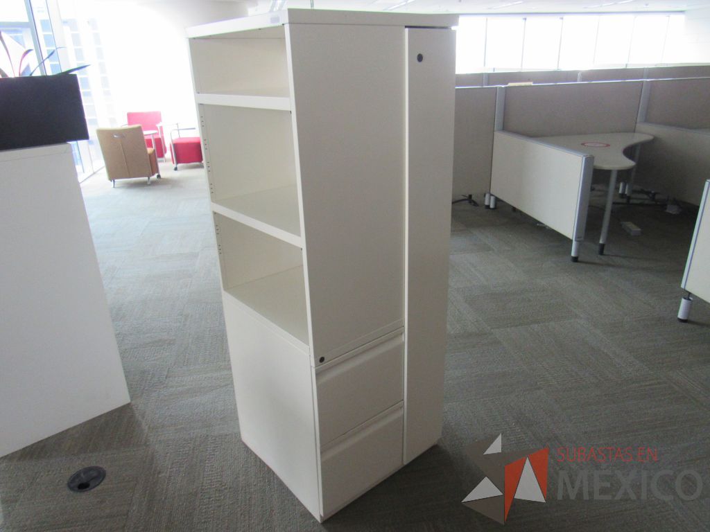 Lote 0256 - 2 Gabinetes altos con 2 cajones, 1 puerta y 2 entrepaños color beige - Imagen 2