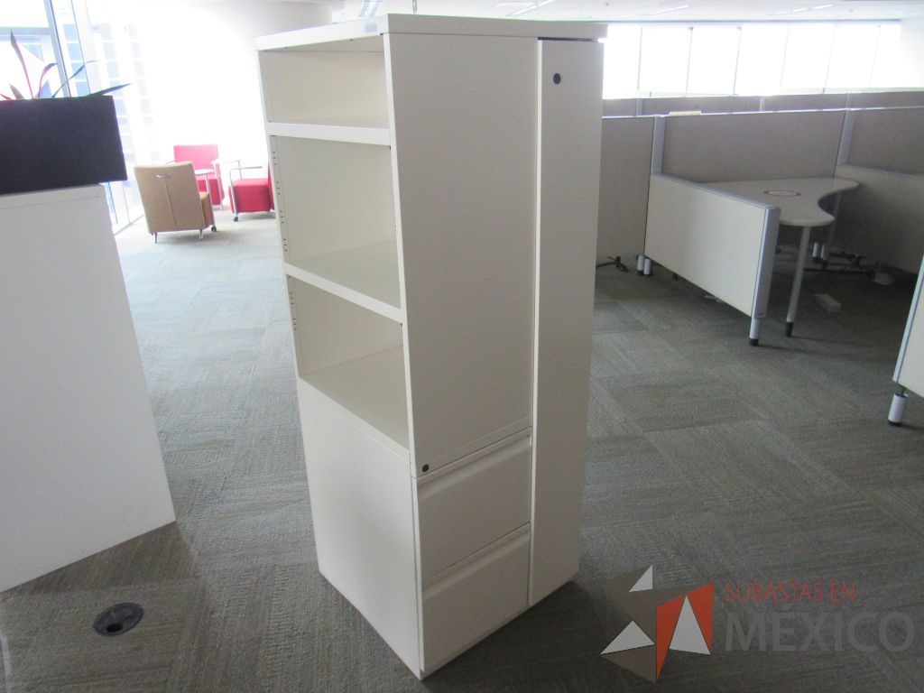 Lote 0256 - 2 Gabinetes altos con 2 cajones, 1 puerta y 2 entrepaños color beige - Imagen 3