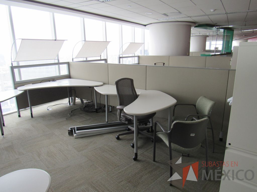 Lote 0455 - Estación de trabajo para 2 personas con cubiertas mampara metálica color beige y 2 archiveros móviles de 2 cajones - Imagen 6