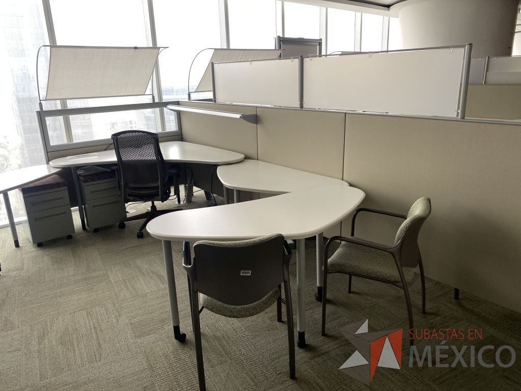 Lote 0455 - Estación de trabajo para 2 personas con cubiertas mampara metálica color beige y 2 archiveros móviles de 2 cajones - Imagen 8