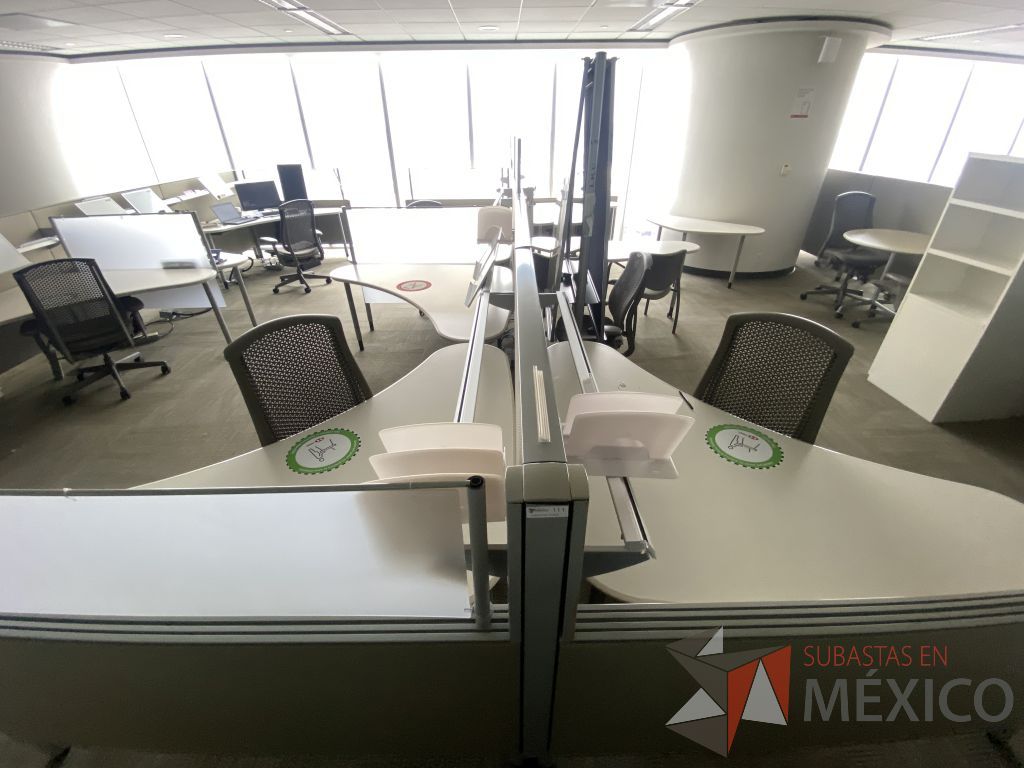 Lote 0326 - Estación de trabajo para 6 personas con cubiertas mampara metálica color beige y 6 archiveros móviles de 2 cajones - Imagen 5