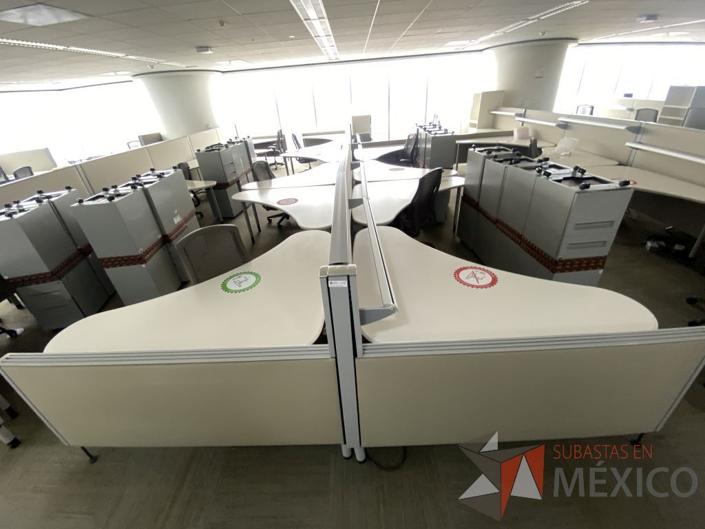 Lote 0331 - Estación de trabajo para 10 personas con cubiertas mampara metálica color beige y 10 archiveros móviles de 2 cajones - Imagen 6