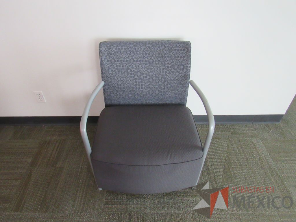 Lote 029 - Sillón Herman Miller Celeste, asiento y respaldo en tela color gris - Imagen 2