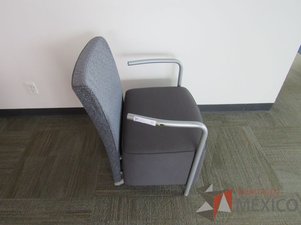 Lote 029 - Sillón Herman Miller Celeste, asiento y respaldo en tela color gris - Imagen 3