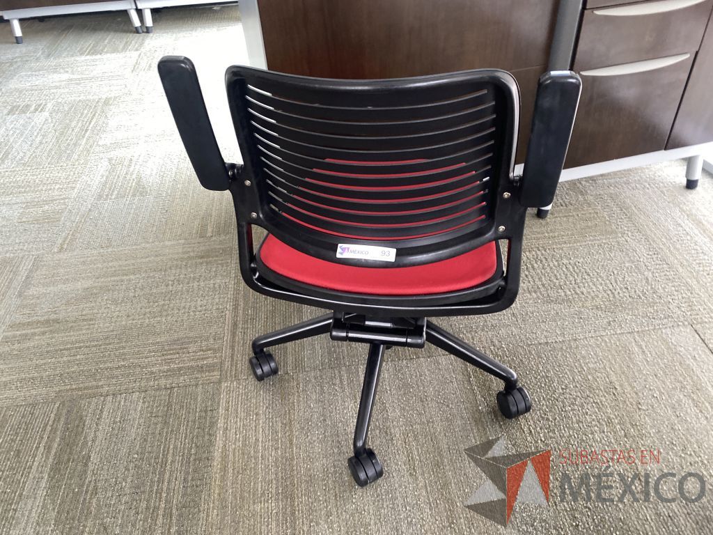 Lote 016 - 2 Silla de visita con ruedas Steelcase - Imagen 4