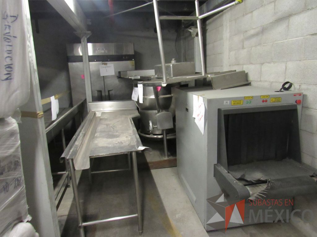 Lote 017 - 1 Mesa de Acero Inoxidable (3pzas), 1 Congelador industrial, 1 Freidora industrial - Imagen 3