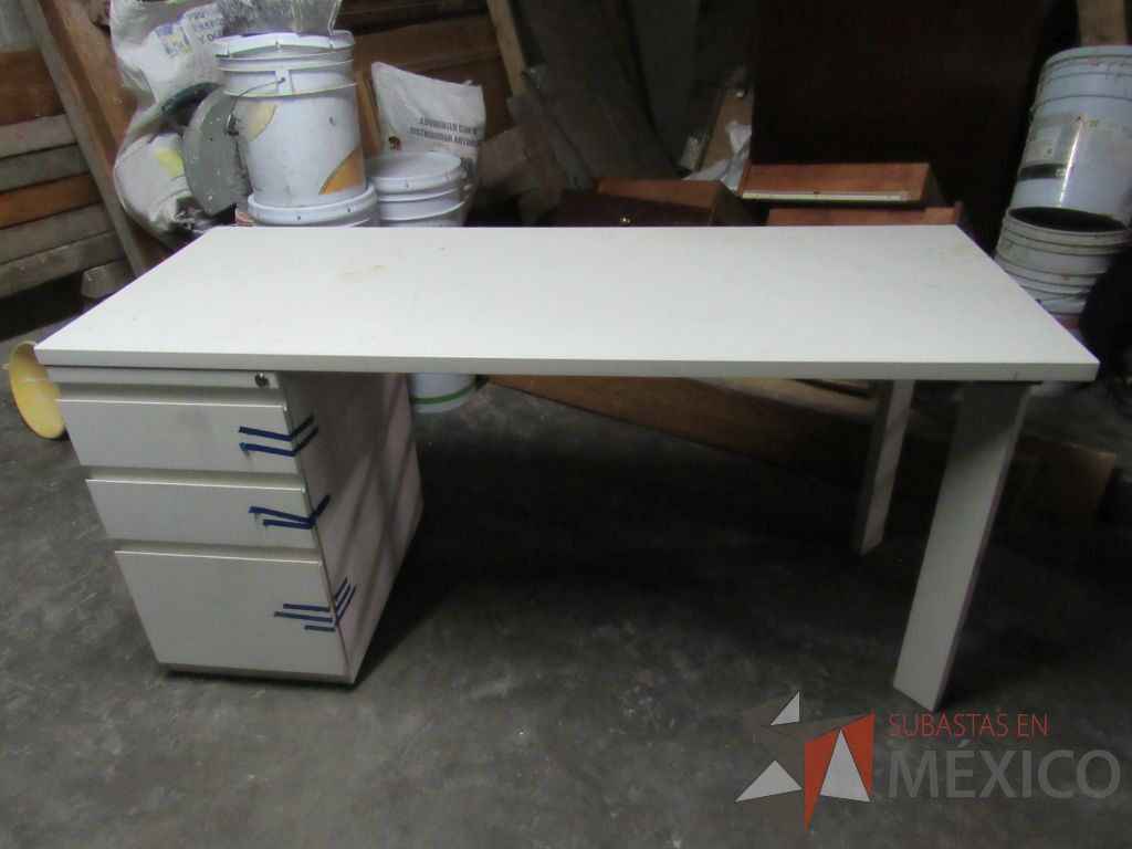 Lote 036 - Escritorio con archivero de pedestal de 3 cajones y cubierta color madera - Imagen 2