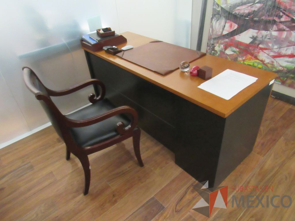 Lote 028 - Escritorio con archivero de pedestal de 3 cajones y cubierta color madera - Imagen 8