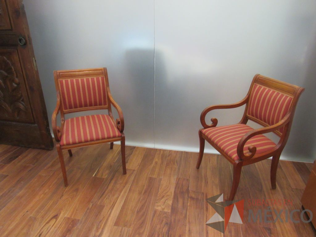 Lote 022 - Silla de visita con 4 patas, asiento y respaldo en tela color naranja - Imagen 2