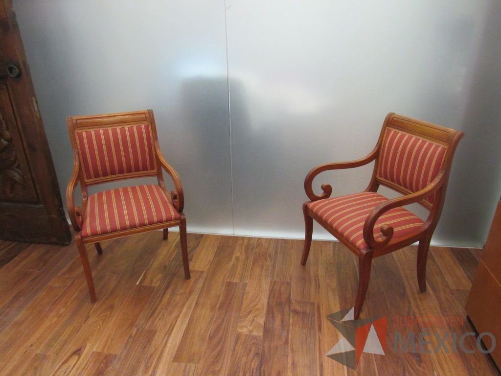 Lote 022 - Silla de visita con 4 patas, asiento y respaldo en tela color naranja - Imagen 3