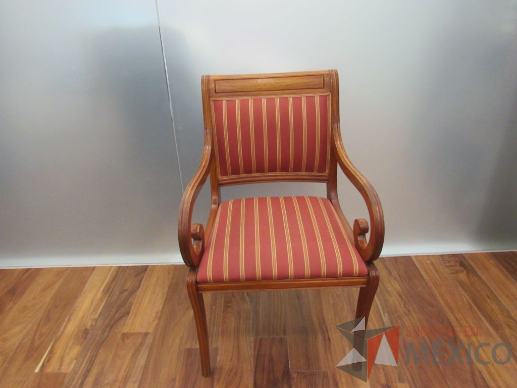 Lote 022 - Silla de visita con 4 patas, asiento y respaldo en tela color naranja
