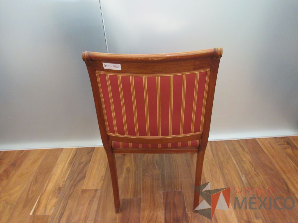 Lote 022 - Silla de visita con 4 patas, asiento y respaldo en tela color naranja - Imagen 7