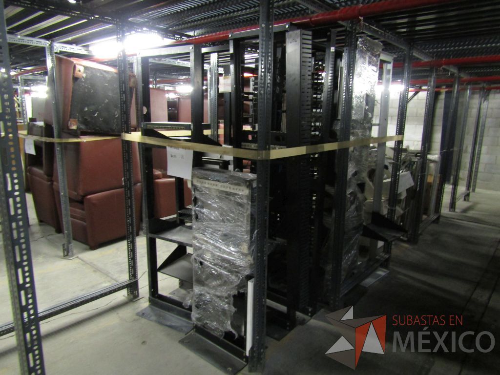 Lote 002 - 13 Racks para equipo de comunicaciones - Imagen 9
