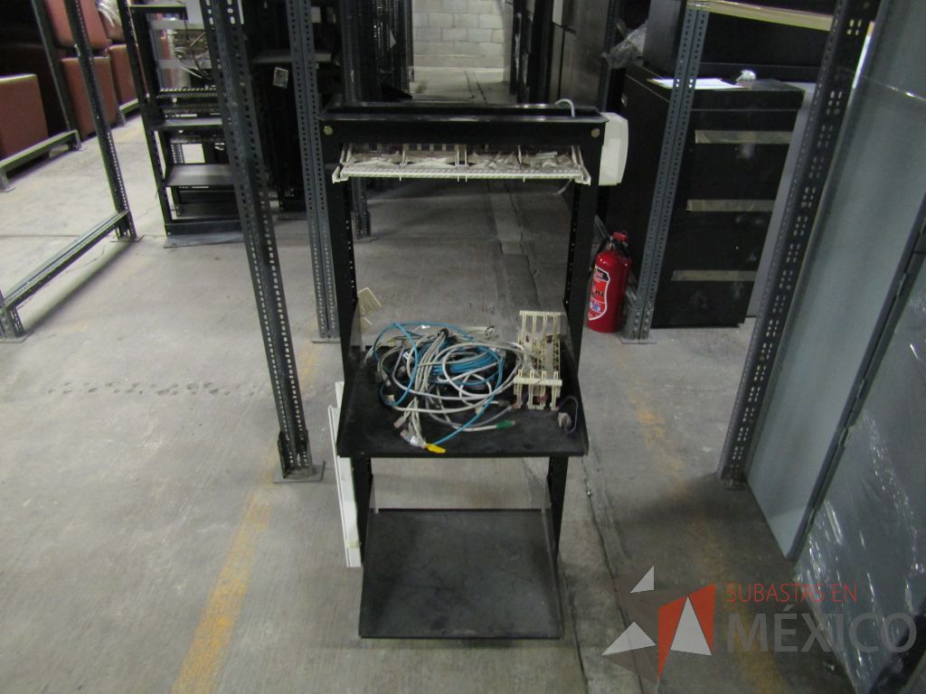 Lote 002 - 13 Racks para equipo de comunicaciones - Imagen 11