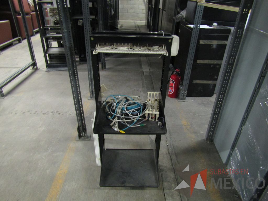 Lote 002 - 13 Racks para equipo de comunicaciones - Imagen 4