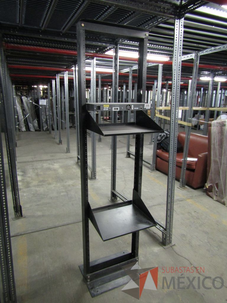 Lote 002 - 13 Racks para equipo de comunicaciones - Imagen 2