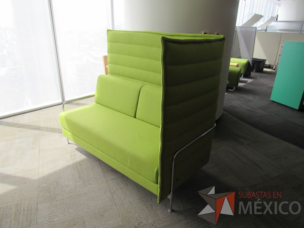 Lote 030 - Sillón con base metálica con asiento y respaldo alto color verde - Imagen 5