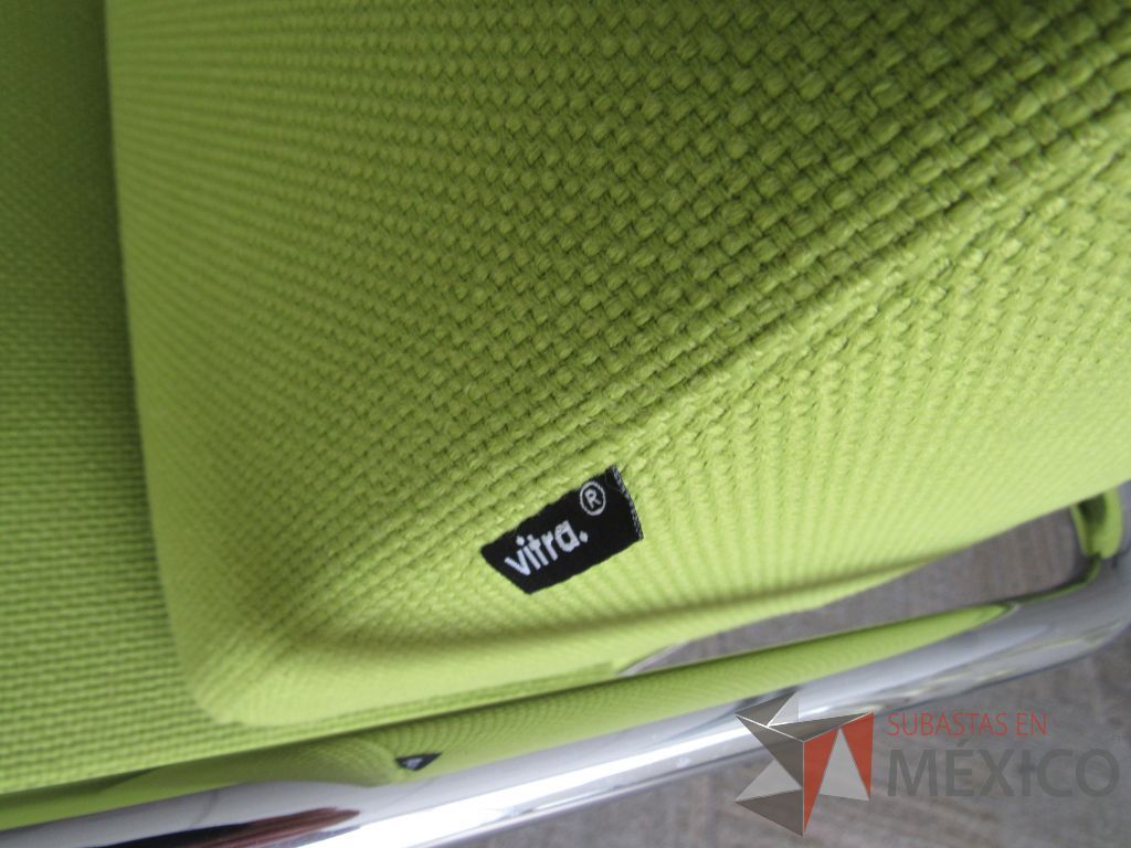 Lote 030 - Sillón con base metálica con asiento y respaldo alto color verde - Imagen 8